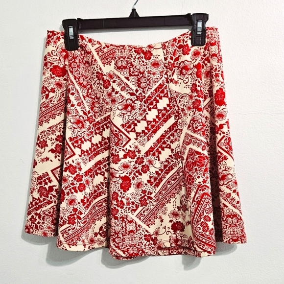 Wayf Dresses & Skirts - Anthropologie WAYF flare red and cream floral mini skirt. Size medium.